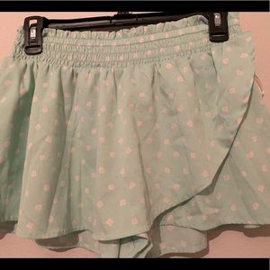 Skirt looking shorts medium